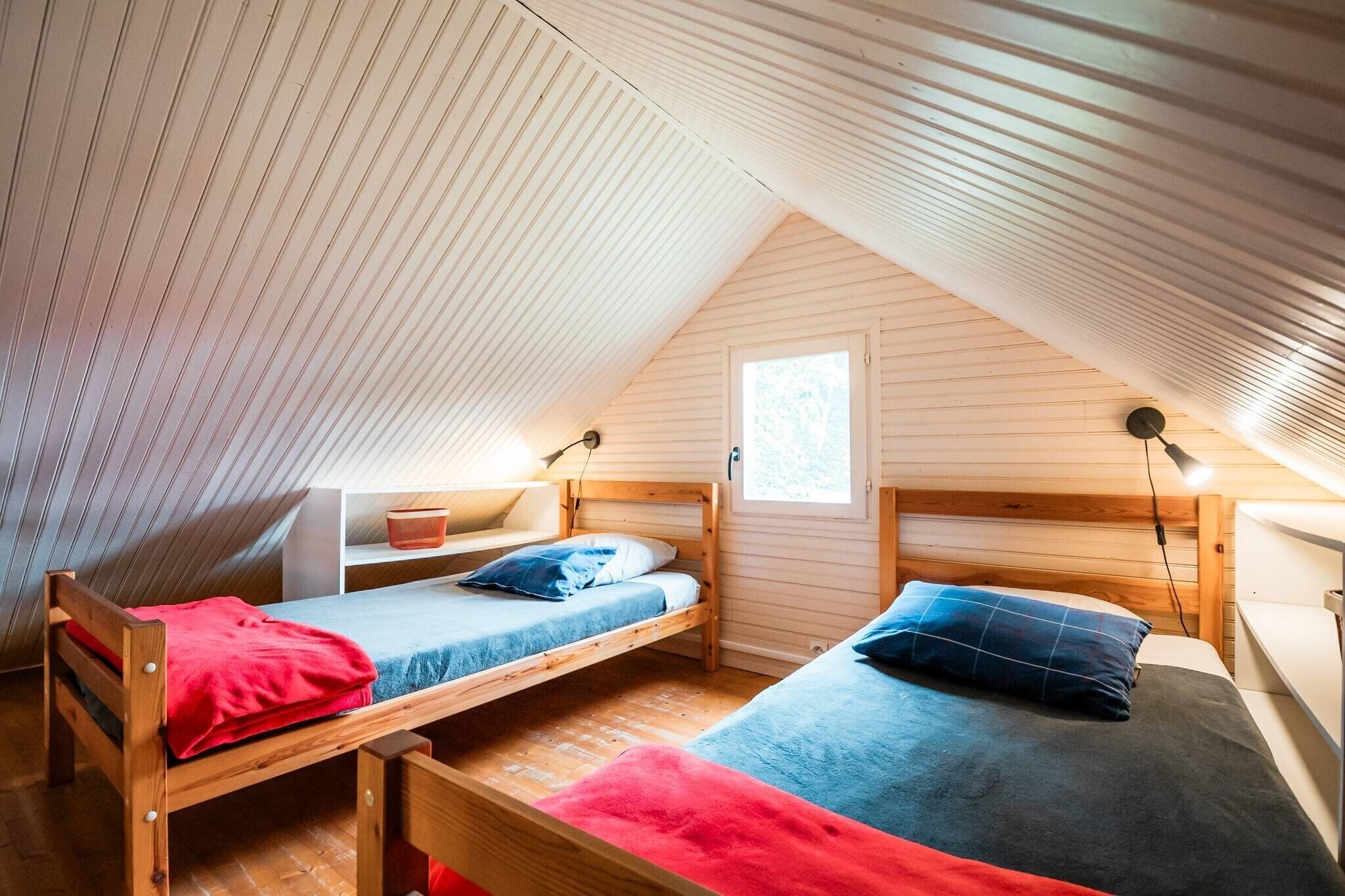 WiFi, bed sheets