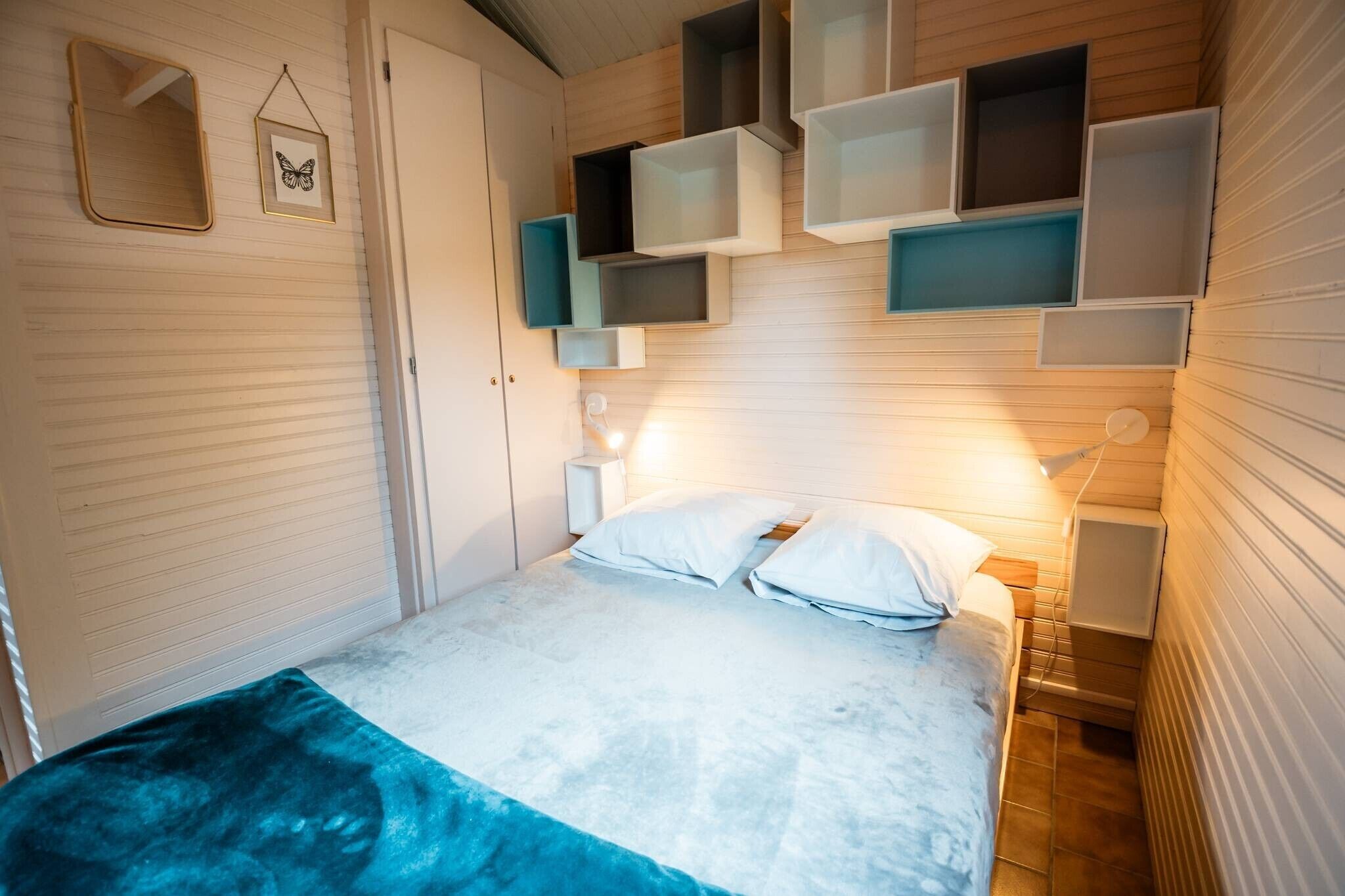 WiFi, bed sheets