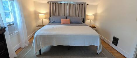 3 bedrooms, iron/ironing board, WiFi, bed sheets