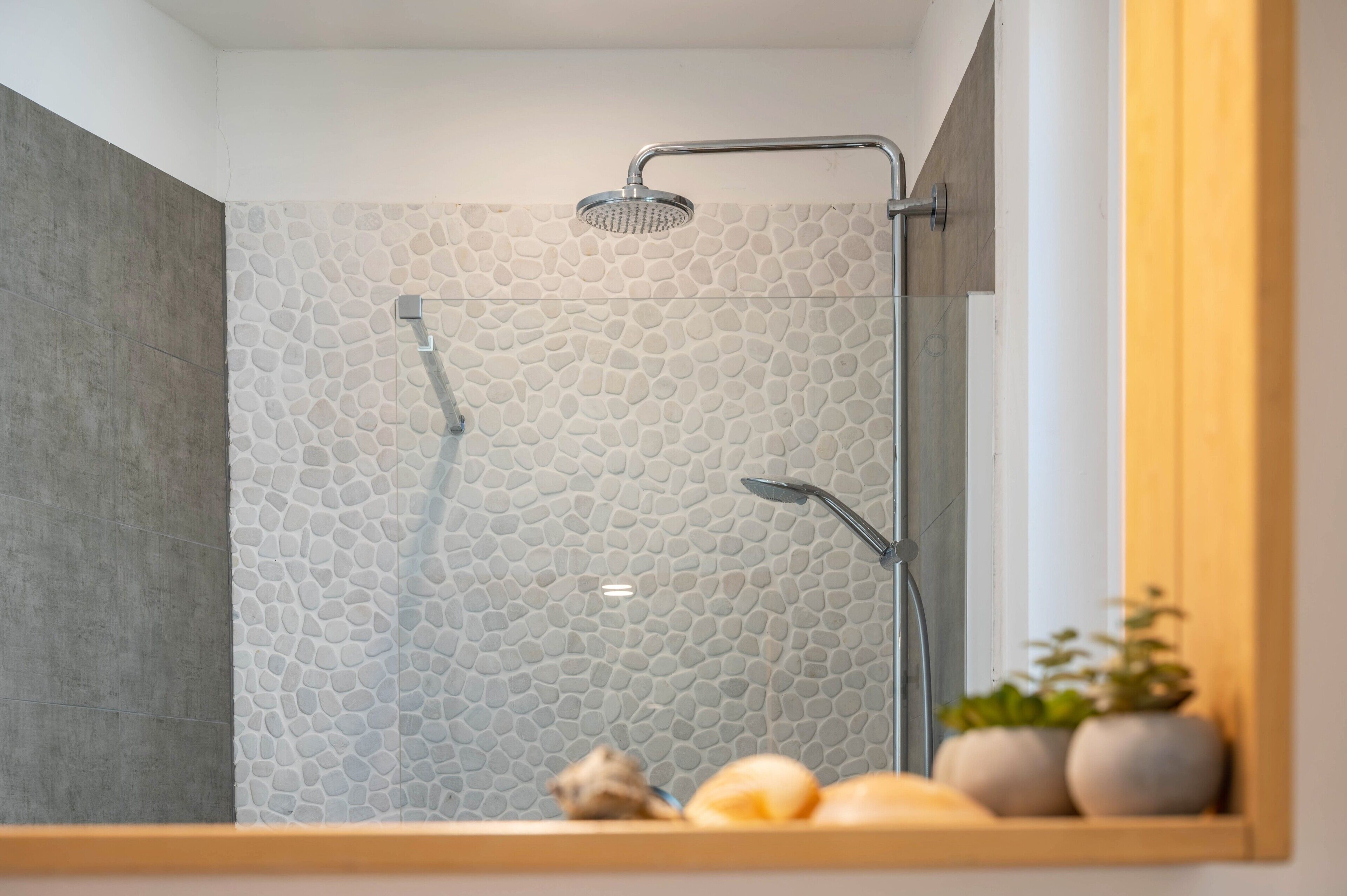 Dusche, Haartrockner, Handtücher
