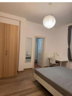 WiFi, bed sheets - ‘Papavero Porta San Agostino’ Apartment with Wi-Fi and Air Conditioning (Bergamo)