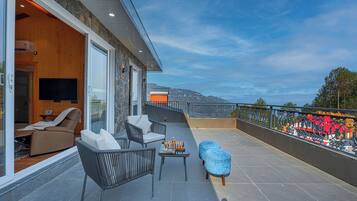 Deluxe Suite | Terrace/patio