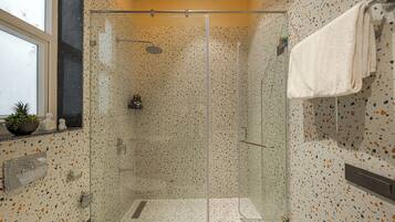 Deluxe Suite | Bathroom