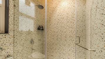 Deluxe Suite | Bathroom
