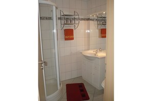 Bathroom - Holiday Apartment Deichmuschel - II Upper Floor (Norden)