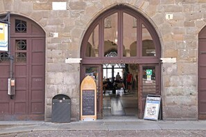A stone building with an arched entrance labeled 'FUNICOLARE.' - Room 'Stanza 3 with Private External Bathroom' with Wi-Fi and Air Conditioning (Bergamo)