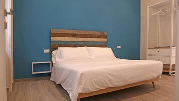WiFi, bed sheets