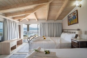 Room - Room 'Double  114' with Shared Terrace, Wi-Fi and Air Conditioning (Nikiana)