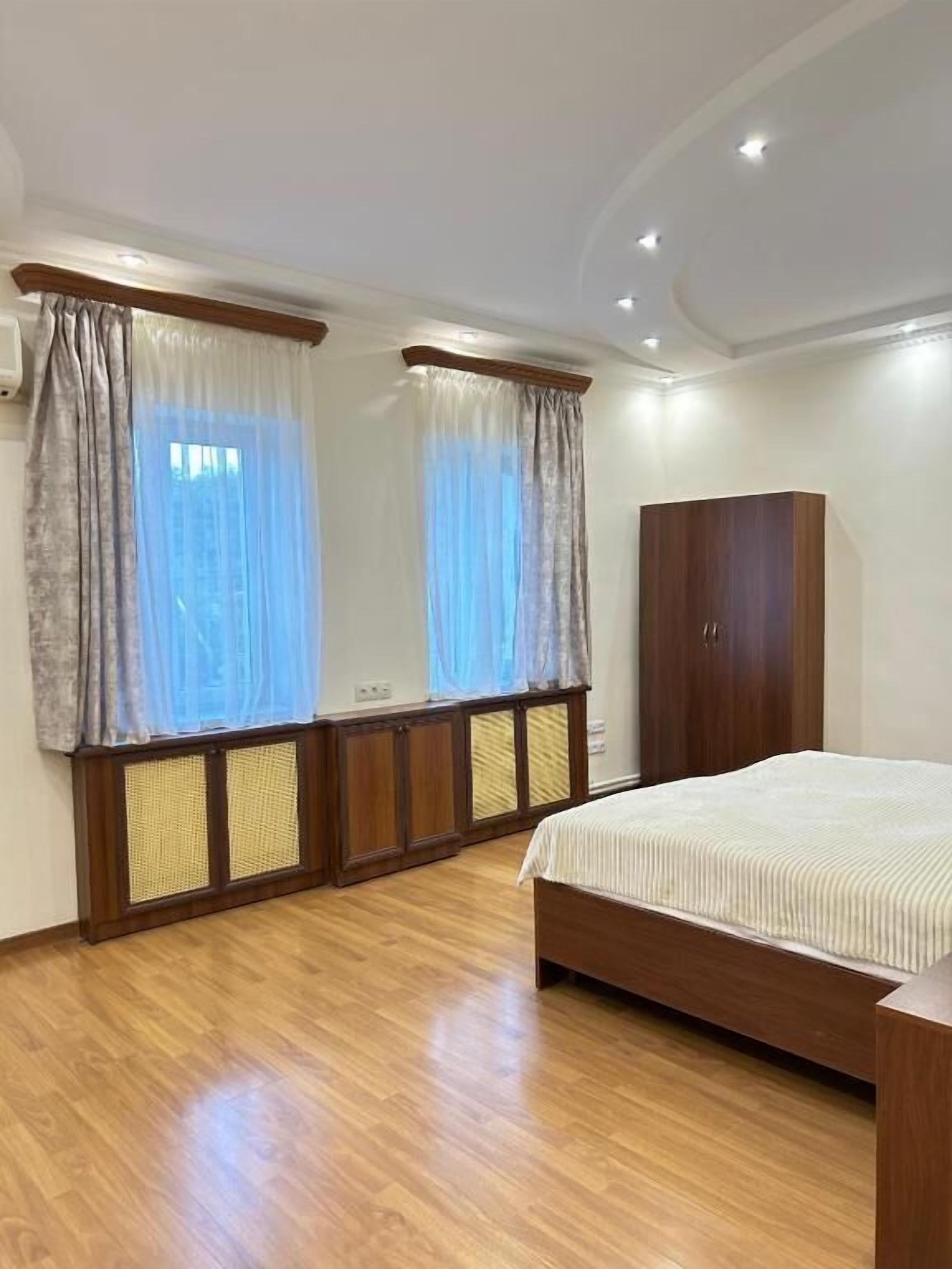 Deluxe-Doppelzimmer, Blick auf den Innenhof | Schallisolierte Zimmer, Bügeleisen/Bügelbrett, kostenloses WLAN