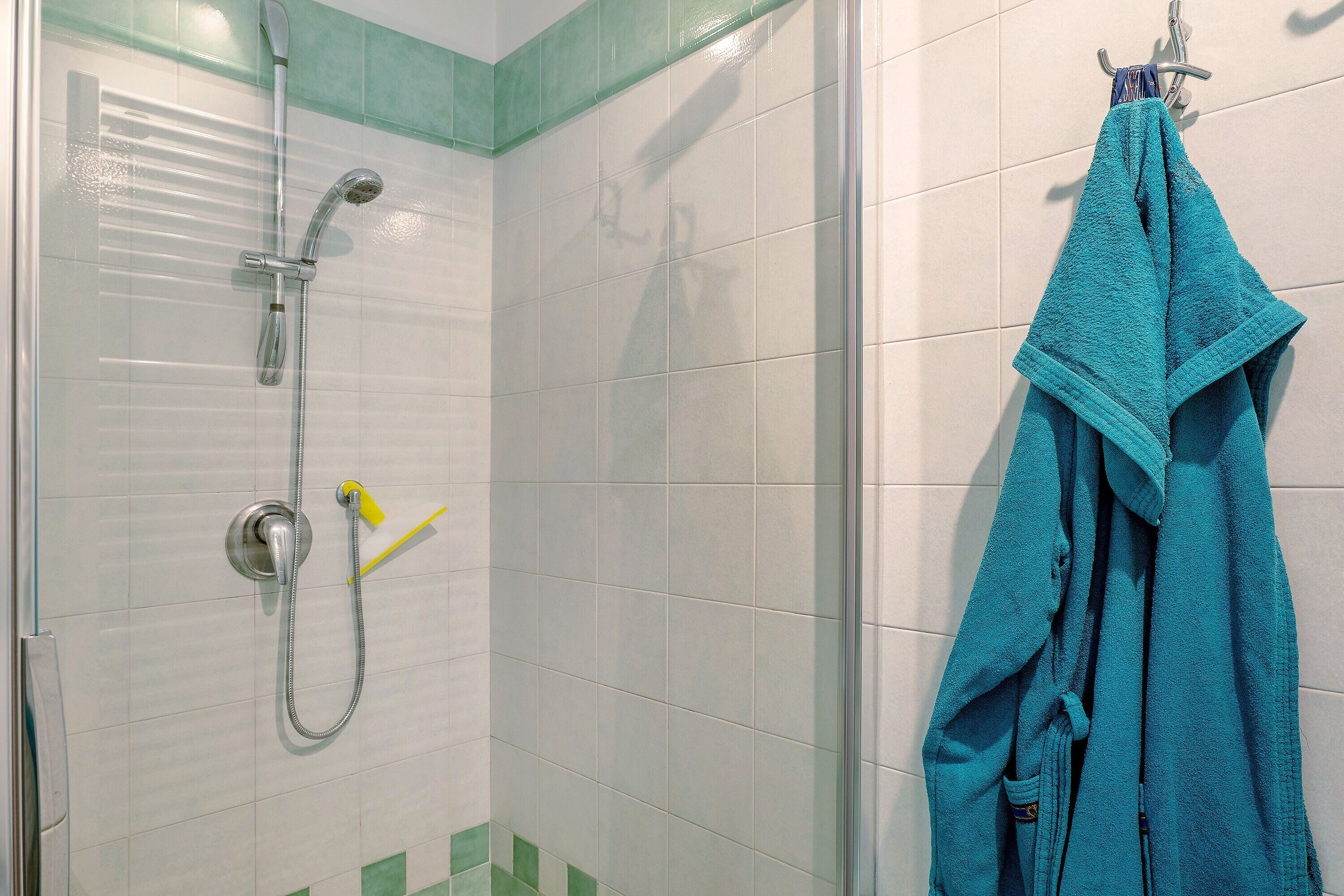 Shower, towels