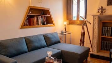 Comfort Triple Room, Hill View | Living area