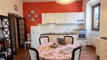 Junior Apartment, Balcony, City View | Private kitchen