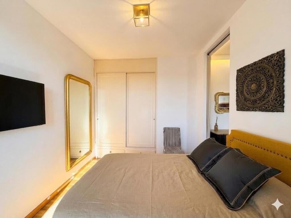 Cortinas blackout, insonorización y tabla de planchar con plancha 