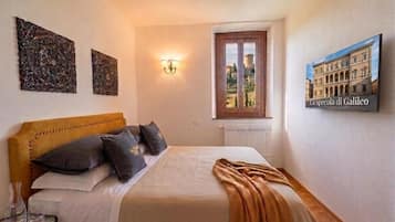 Comfort Triple Room, Hill View | Blackout curtains, soundproofing, iron/ironing board, free WiFi