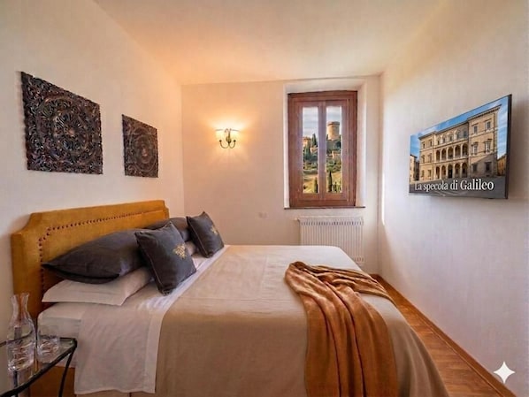 Chambre Triple Confort, vue colline | Rideaux occultants, chambres insonorisées, fer et planche à repasser