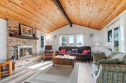Welcome to the Sunshine Sweets Retreat! Family, Play, Vaca, & Work Friendly Stay