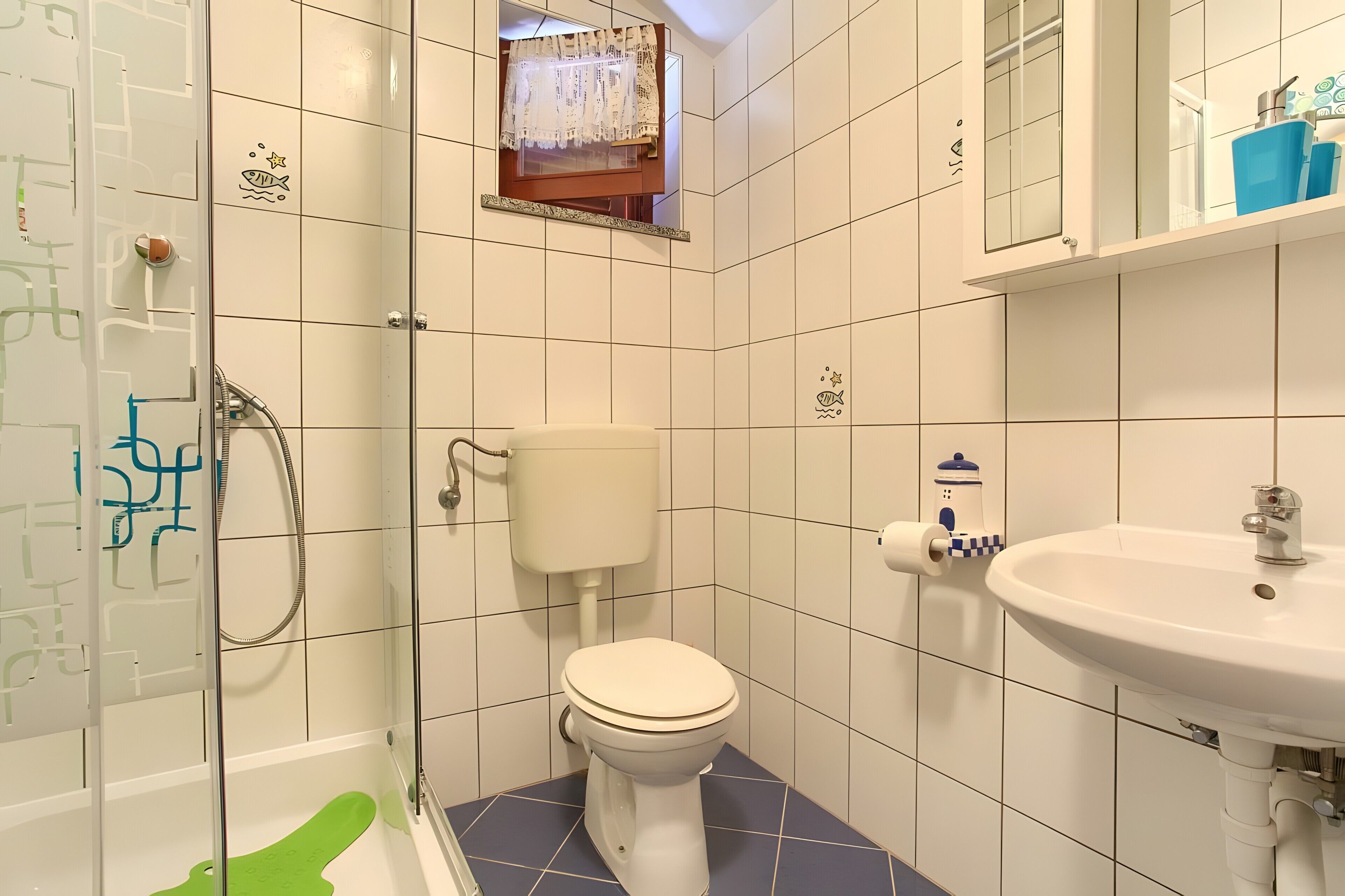 Dusche, Haartrockner, Handtücher