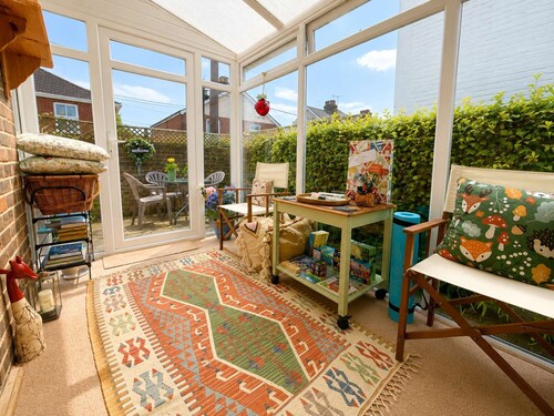 Charming 2BR Cottage in the Heart of Lyndhurst | Parking & Garden