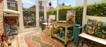 Charming 2BR Cottage in the Heart of Lyndhurst | Parking & Garden