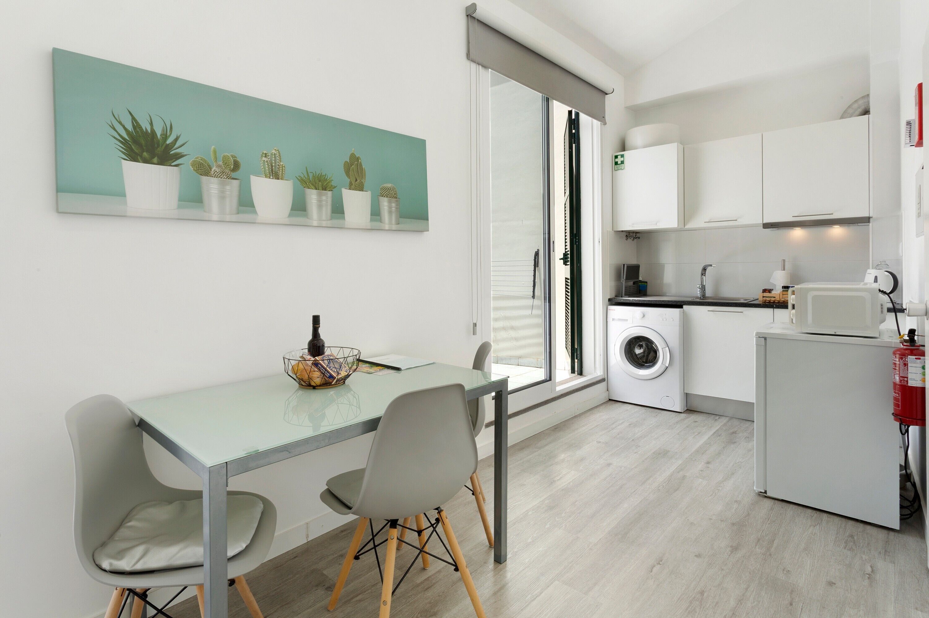 Fridge, microwave, stovetop, electric kettle