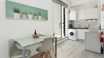 Fridge, microwave, stovetop, electric kettle