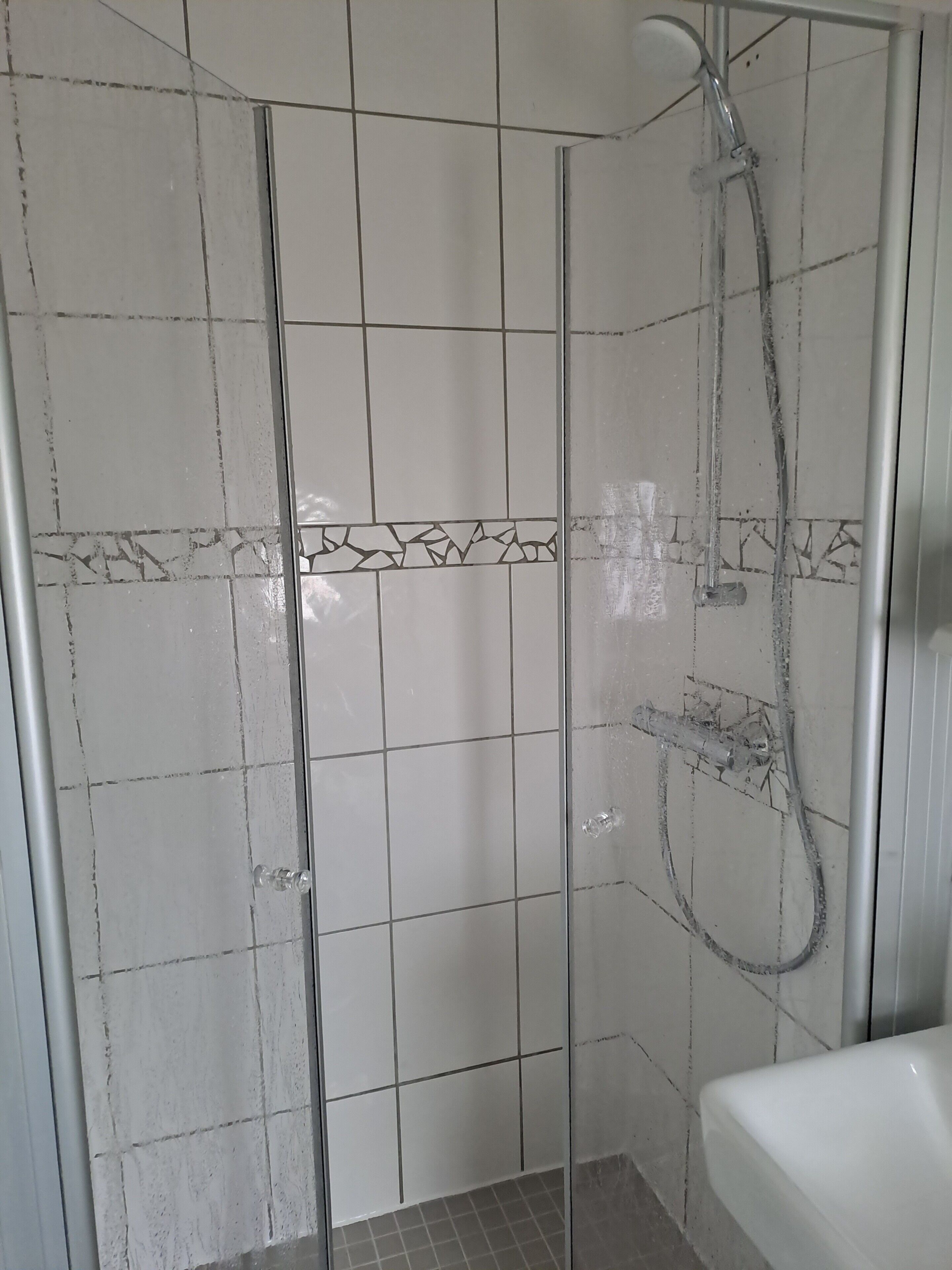 Chuveiro, secador de cabelo