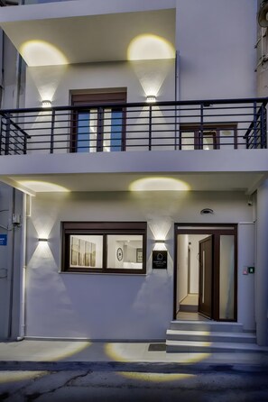 A two-story building with a balcony, illuminated by multiple ceiling lights. - Apartment 'Polisher' with Shared Terrace, Wi-Fi and Air Conditioning (Heraklion)