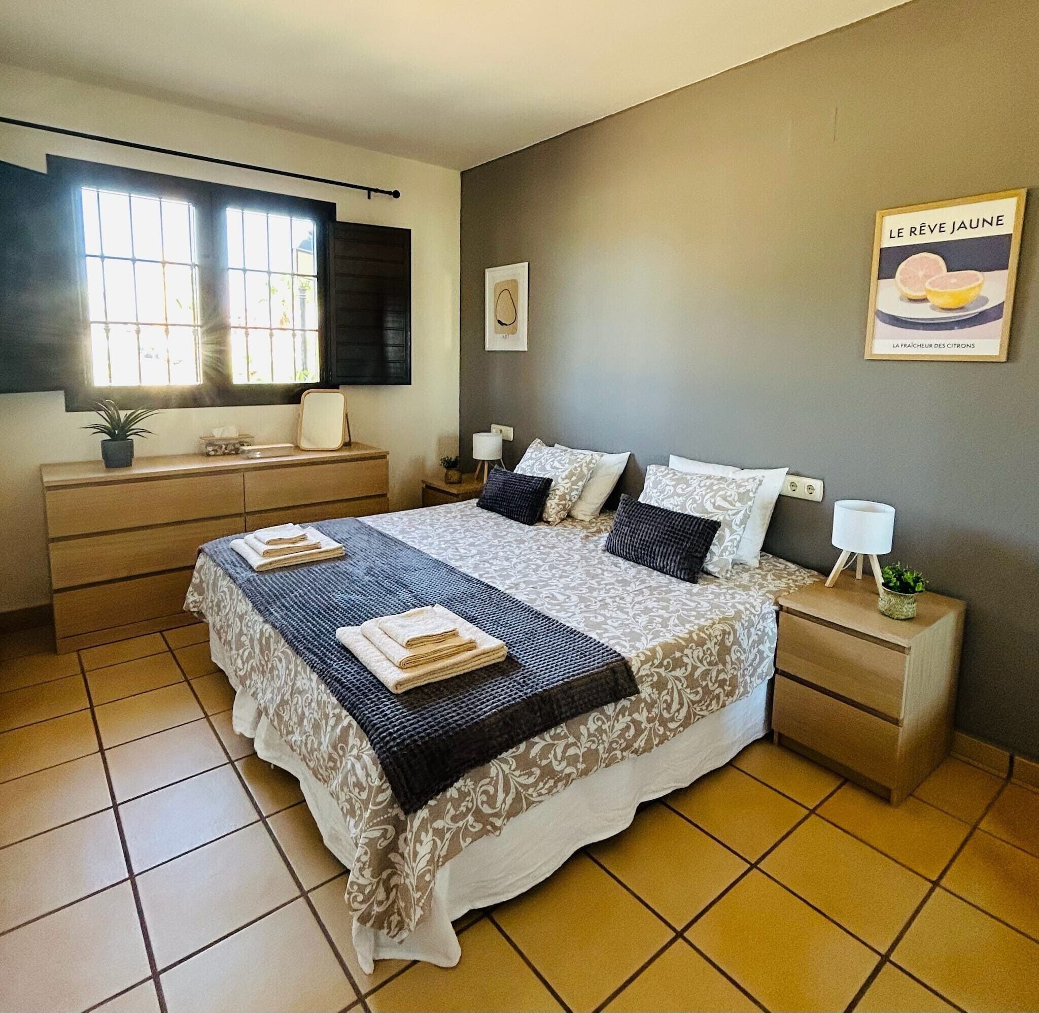 Iron/ironing board, WiFi, bed sheets