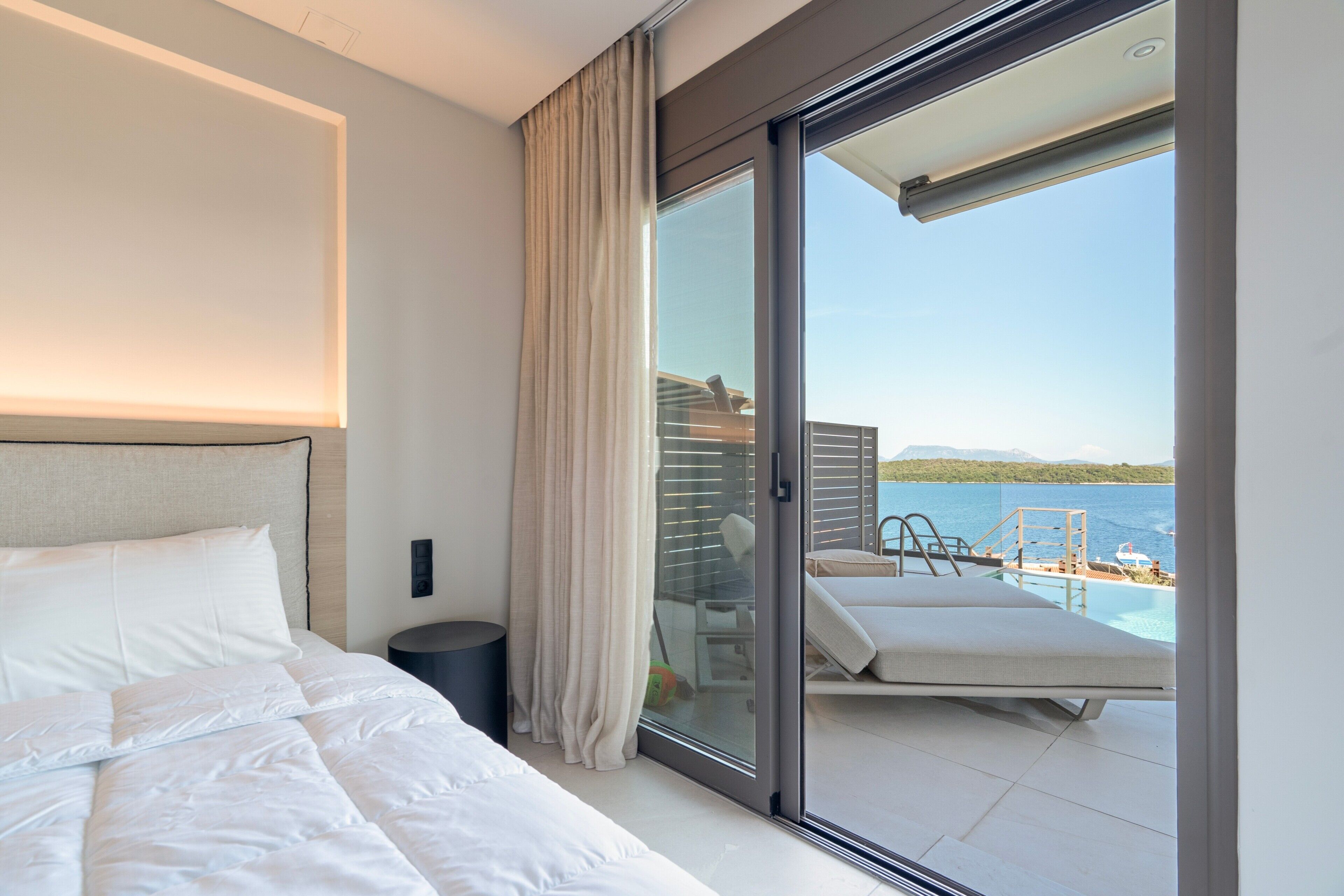 3 bedrooms, bed sheets