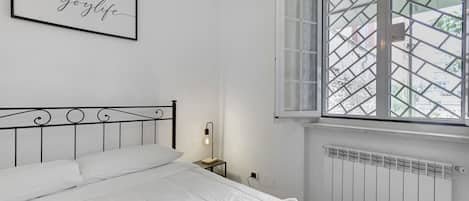 WiFi, bed sheets