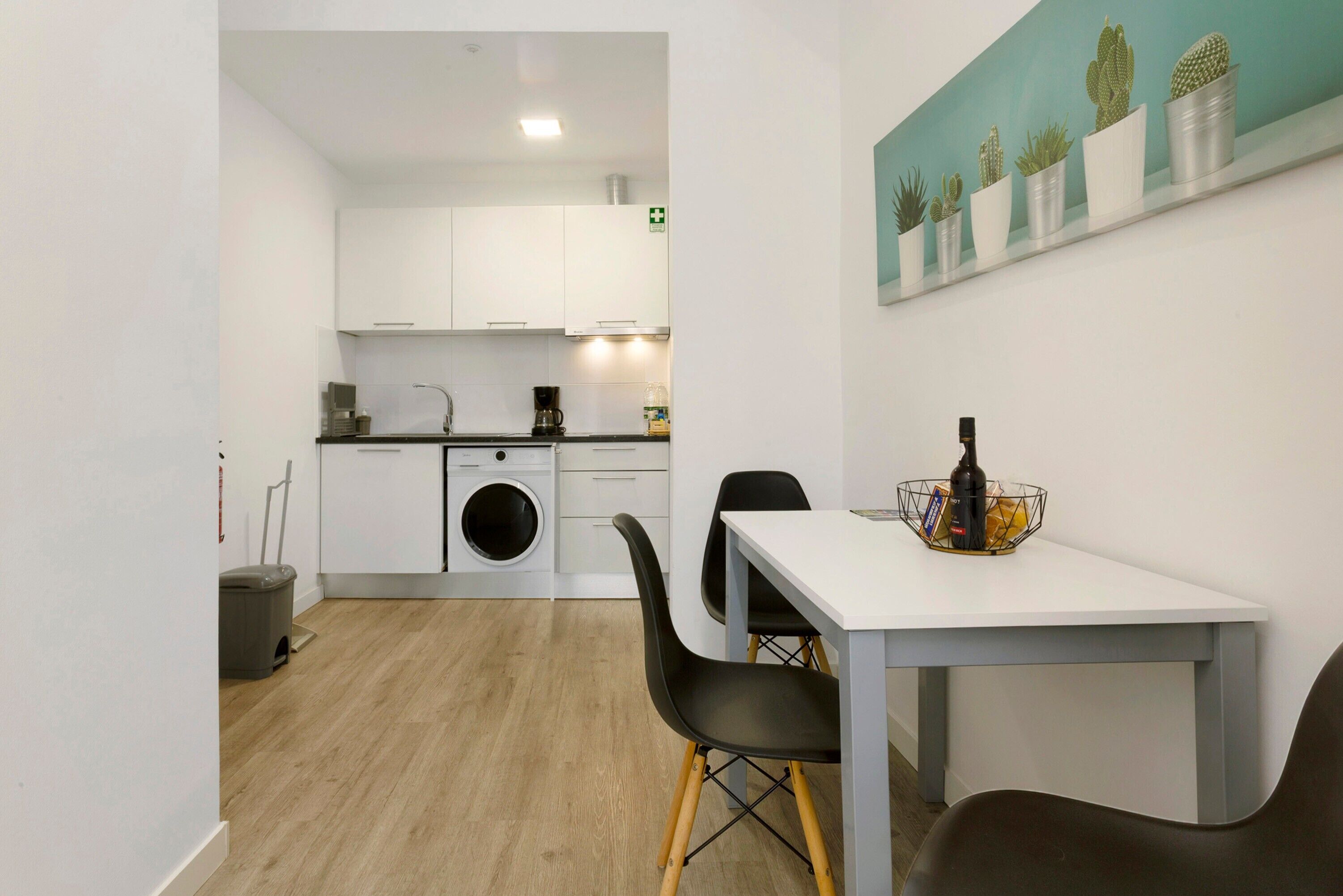 Frigorífic, microones, placa de cuina i bullidora elèctrica 
