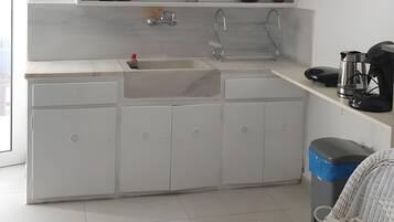 Geladeira, fogão, cooktop, cafeteira/chaleira