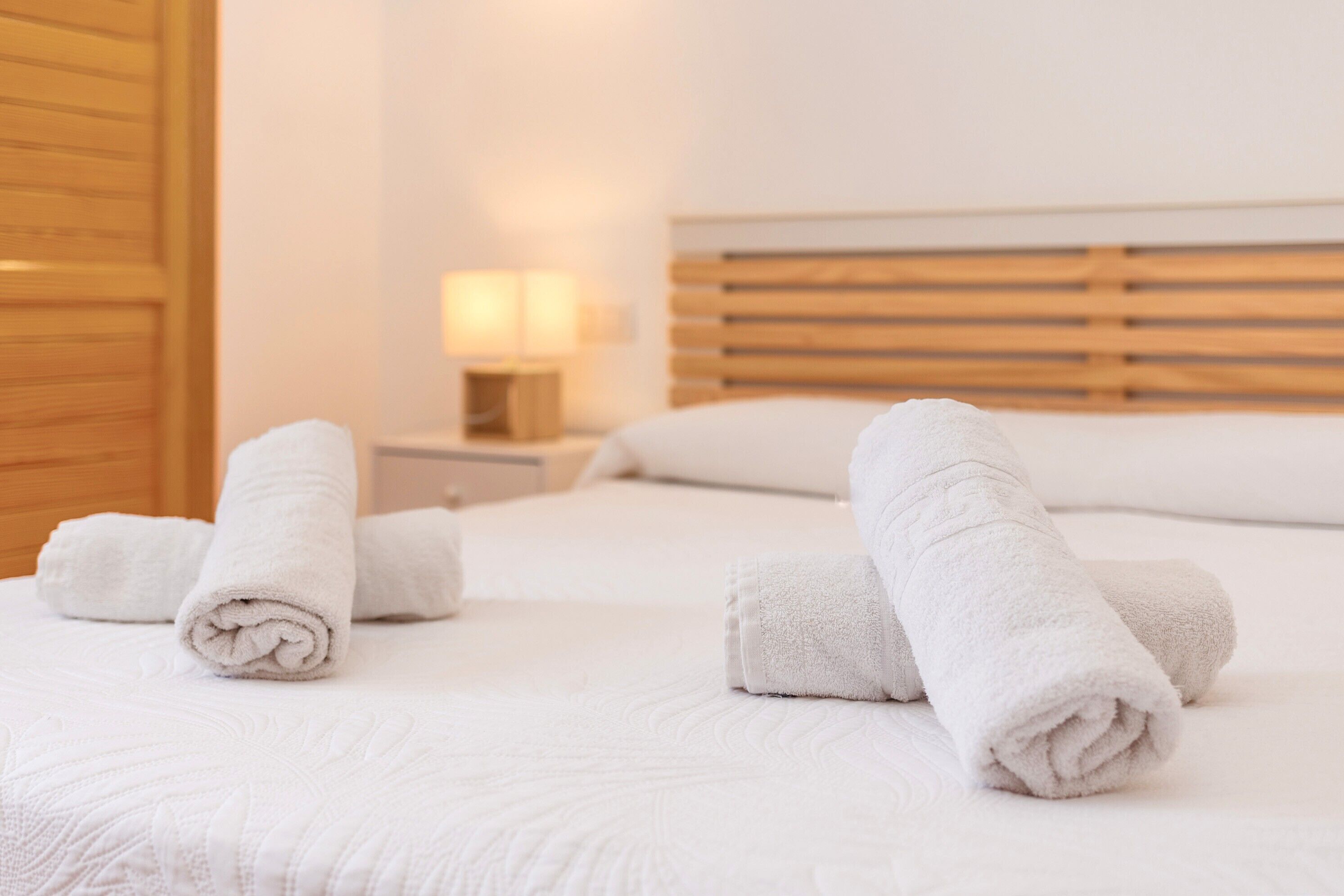 3 chambres, fer et planche à repasser, Wi-Fi, draps fournis