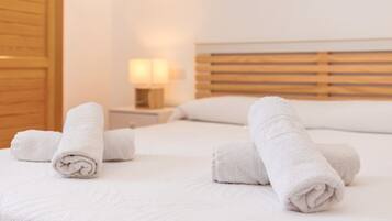 3 chambres, fer et planche à repasser, Wi-Fi, draps fournis
