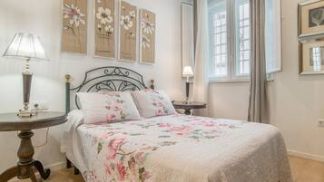 Iron/ironing board, WiFi, bed sheets