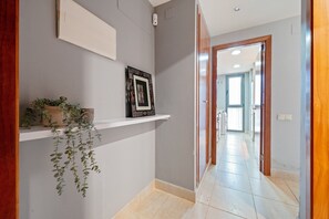 Interior - Apartment 'En Bonmont Terres Noves' with Pool and Air Conditioning (Mont-roig del Camp)