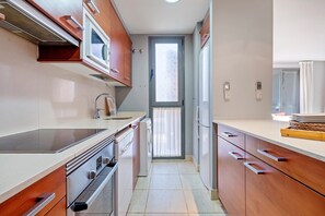 Private kitchen - Apartment 'En Bonmont Terres Noves' with Pool and Air Conditioning (Mont-roig del Camp)