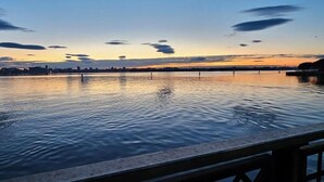 A calm body of water with a clear sky and distant city skyline. - Room 'Bovoletto Camera Doppia - Aqua Alta' with Wi-Fi and Air Conditioning (Chioggia)