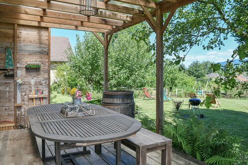 Gîte Les Tulipes in Isère: Peaceful Retreat with Mountain Views