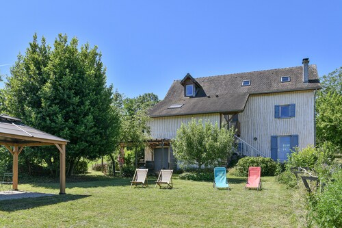 Gîte Les Tulipes in Isère: Peaceful Retreat with Mountain Views