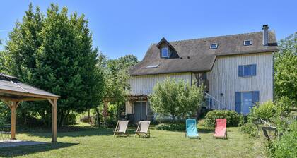 Gîte Les Tulipes in Isère: Peaceful Retreat with Mountain Views