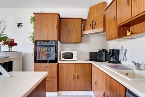 Frigorífic, microones, forn i placa de cuina 