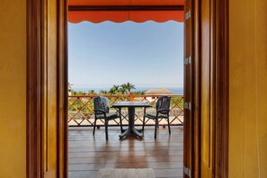 Interior - Vacation Apartment 'Finca Robles 2' with Sea View, Wi-Fi and Air Conditioning (La Orotava)