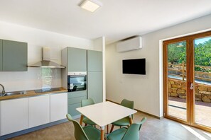 Kühlschrank, Ofen, Herdplatte, Geschirrspüler