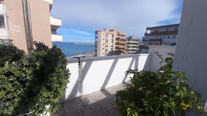 Property grounds - Sea View Suite Eventi Felici Apartment with Terrace, Wi-Fi and Air Conditioning (Bari)