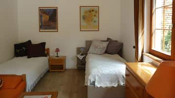 Iron/ironing board, WiFi, bed sheets