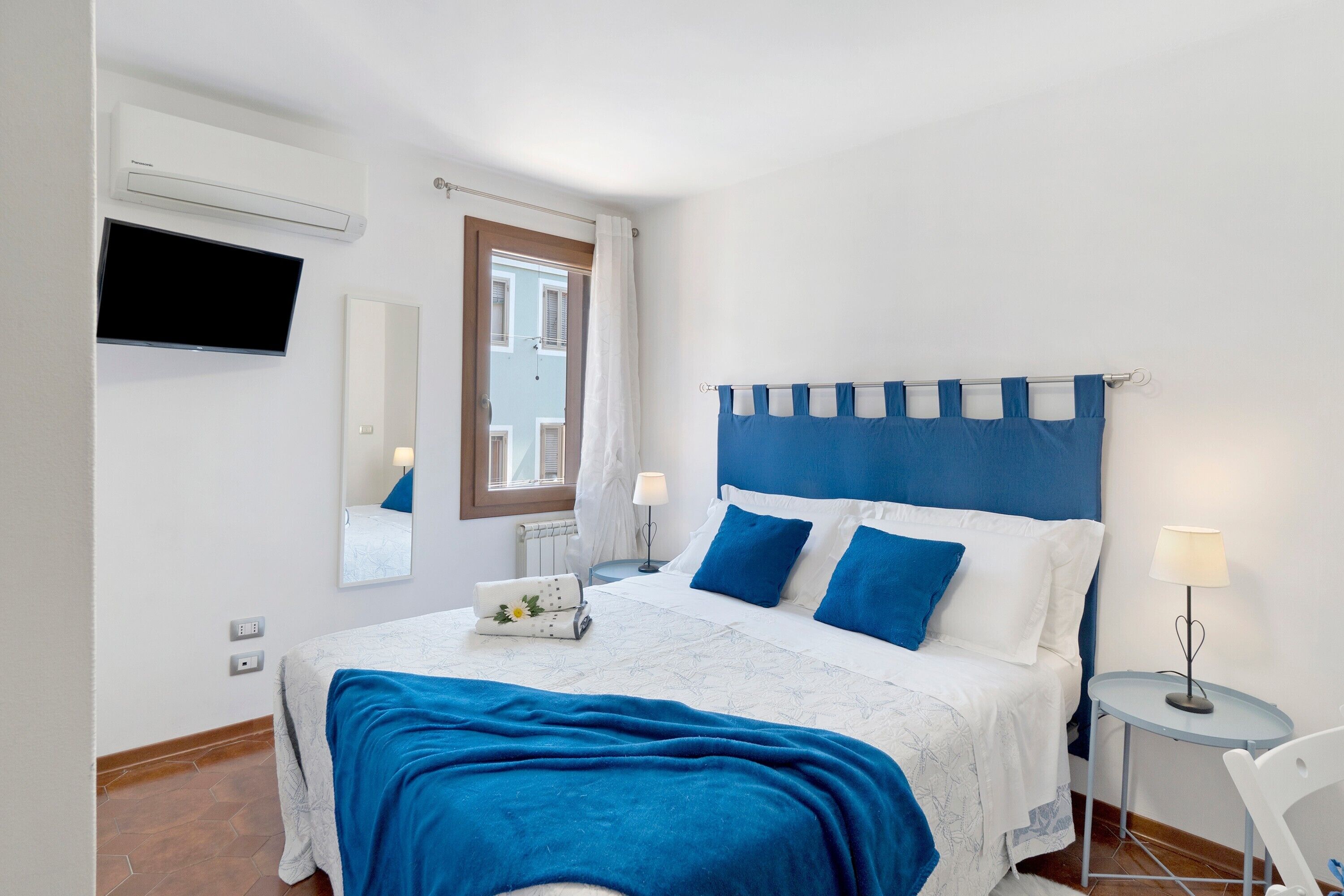 Iron/ironing board, WiFi, bed sheets