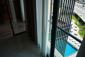 Suite, Pool View