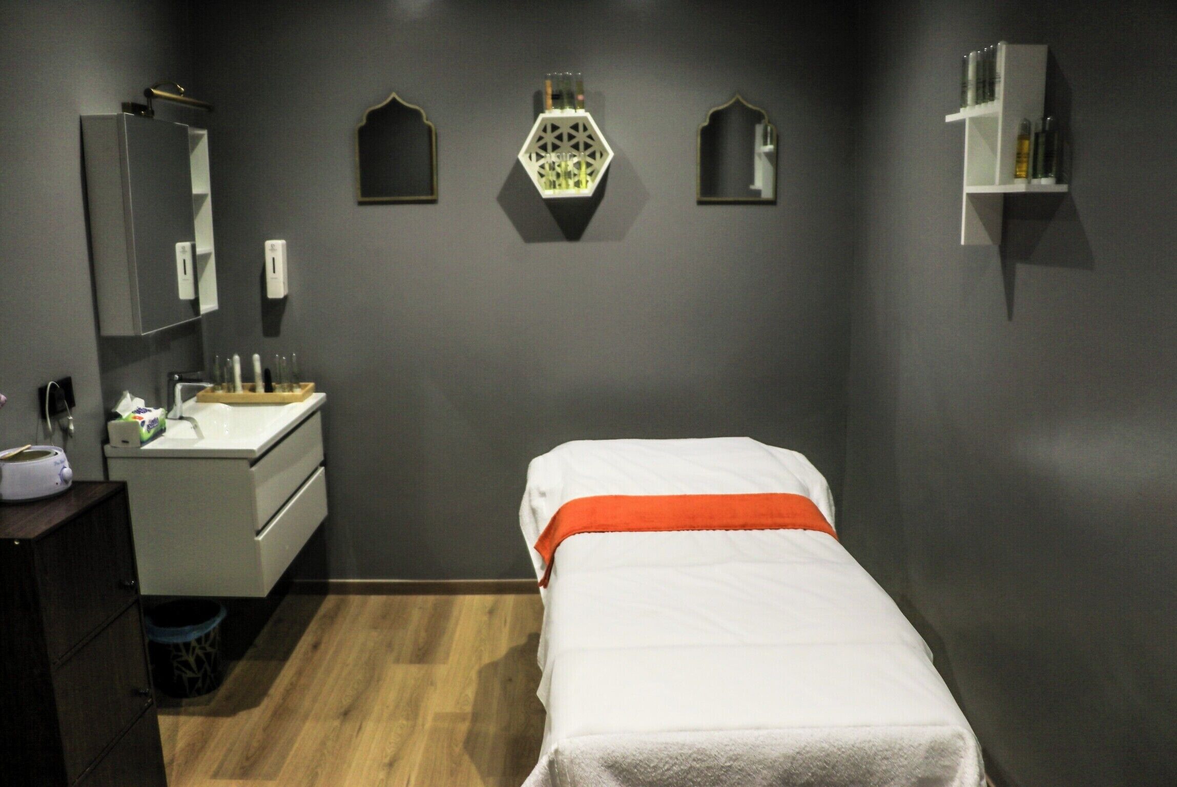 Sauna, hot tub, steam room, mud baths, hot stone massages