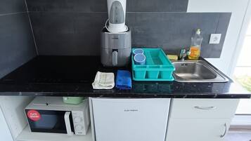 Fridge, microwave, stovetop, electric kettle